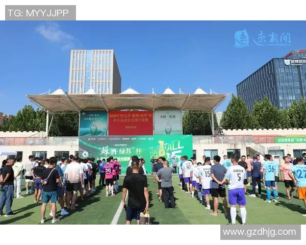 从绿茵场到篮球场足球明星的转型之路与挑战